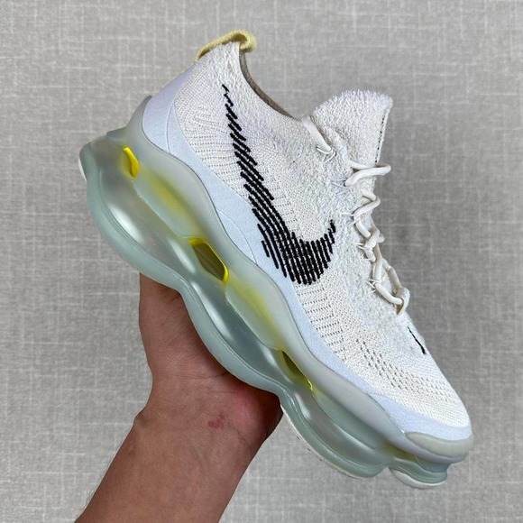 Nike Air Max Scorpion Flyknit